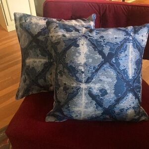 Blue-grey jacquard 19-inch pillows w/inserts
